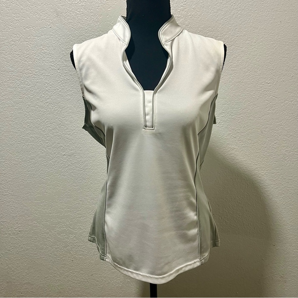 Izod Golf White Textured Sleeveless Solid Panel Top